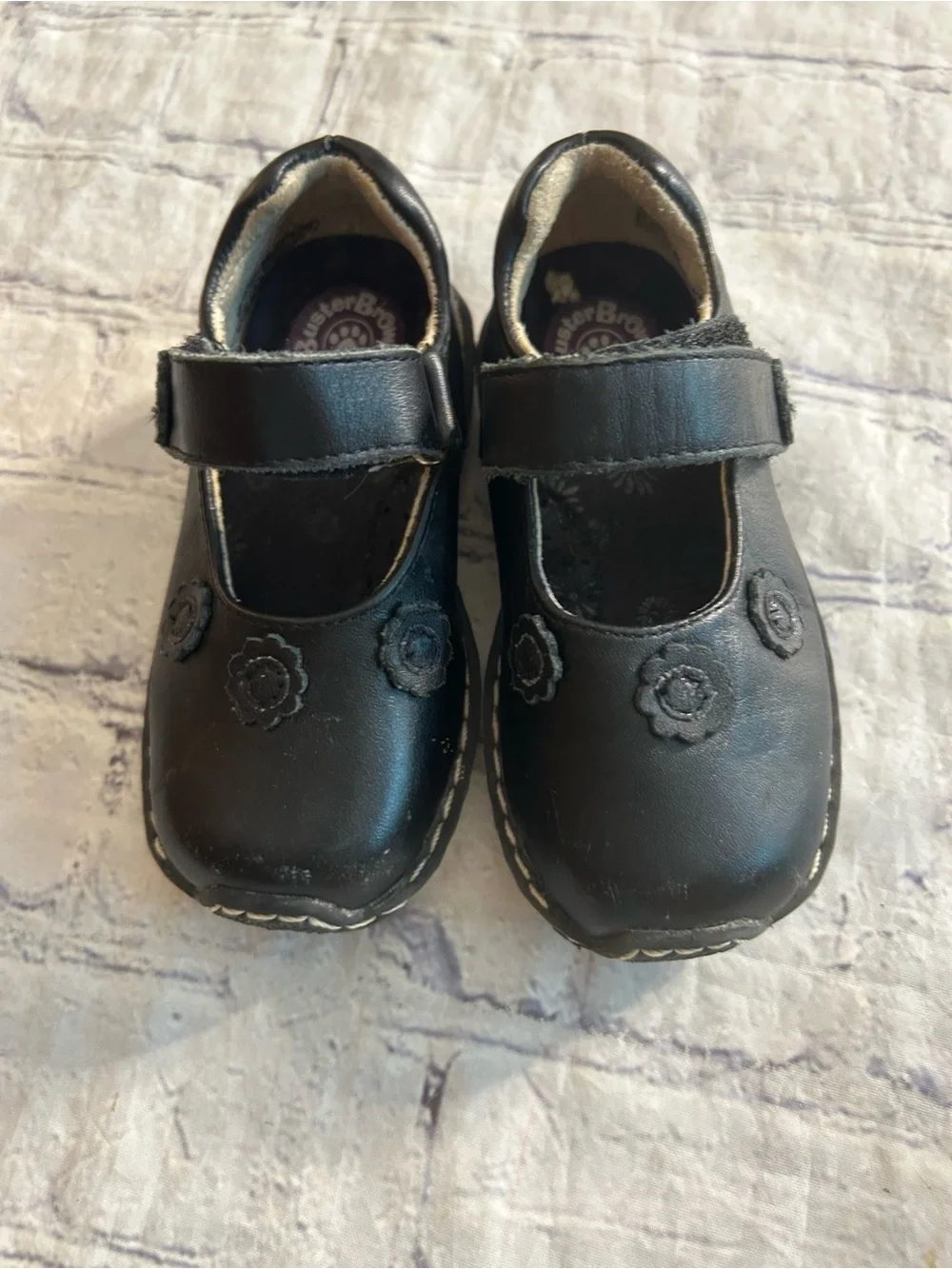 BUSTER BROWN BLACK LEATHER MARY JANE TODDLER GIRLS WHITE STITCHING & FLOWER 6